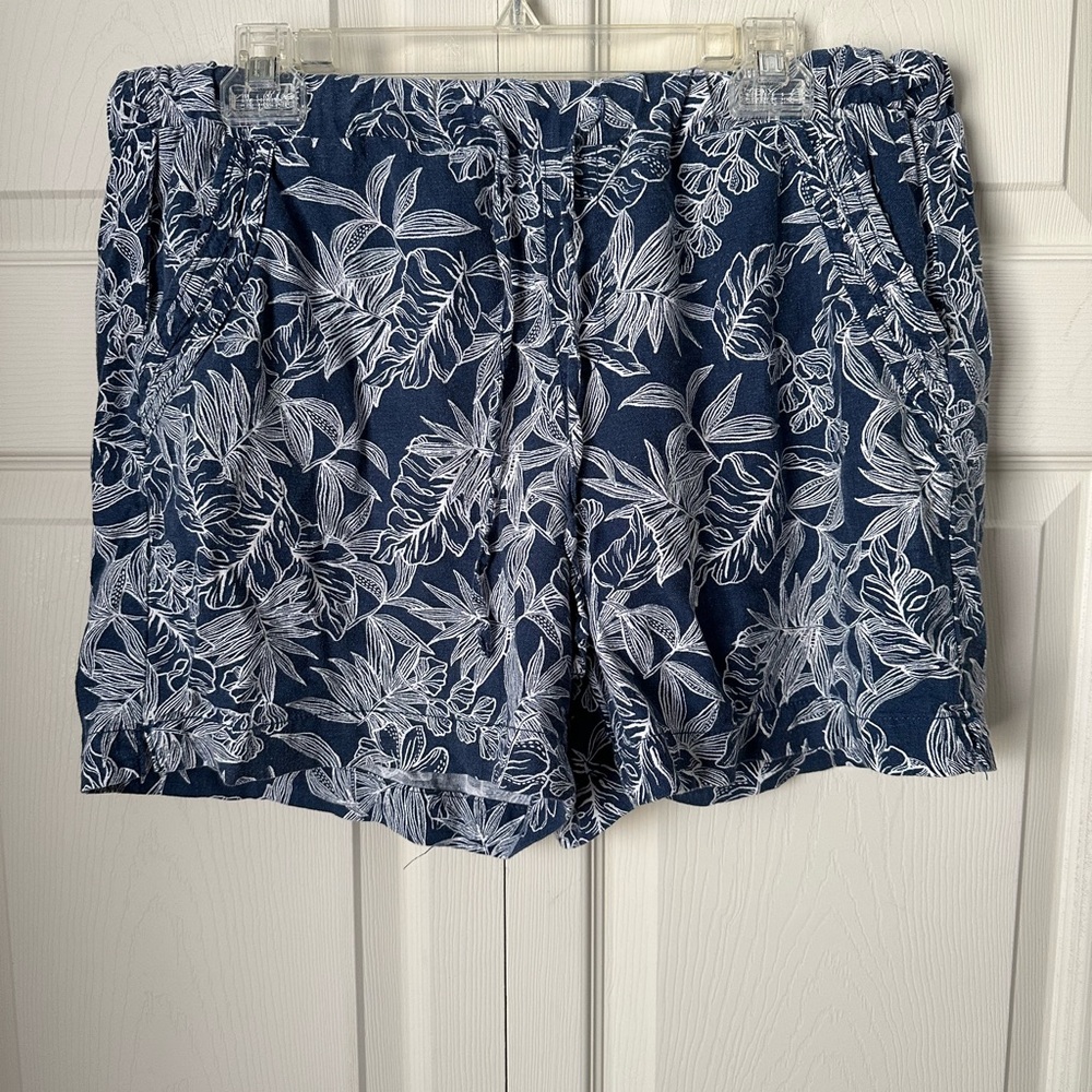Blue and White Floral Shorts - size large
